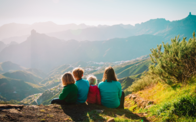 Le soleil en altitude : protéger la peau de votre enfant en Valais